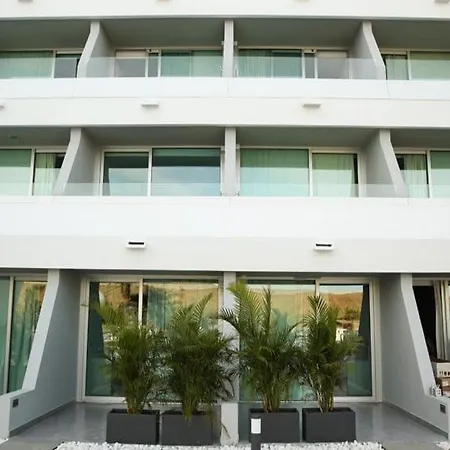 Santa Monica Hotel 4*